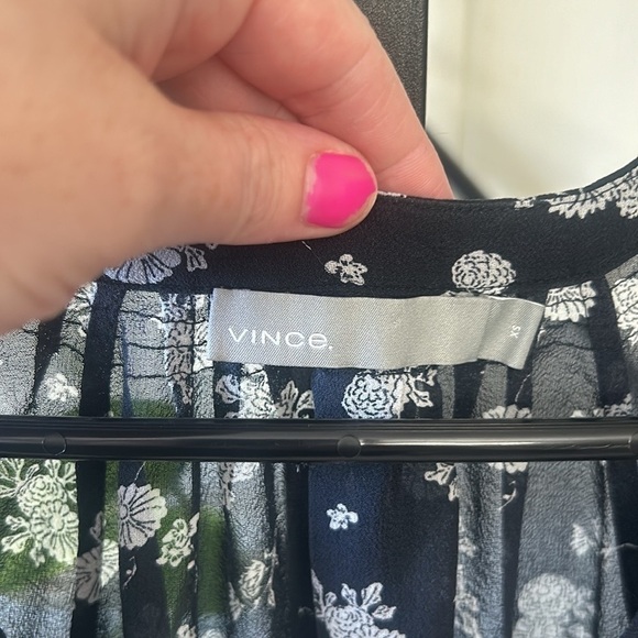 Vince Calico Floral 100% Silk Blouse Black White Top Size XS - Picture 7 of 7